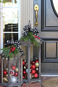 Have fun and use these three varied wreaths to create the body of the snowman. Julkransar Diy, Homemade Christmas Decorations, Christmas Tours, Christmas Crafts Decorations, Noel Christmas, Decoration Christmas, Homemade Christmas