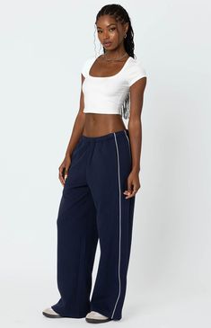 Online only! These comfy sweatpants are the ultimate choice for a cozy and effortless look. Perfect for lounging or running errands, their comfortable and relaxed fit ensures you'll feel stylish and comfortable all day long.   	Sweatpants 	Relaxed fit 	Elastic stretch waistband 	Cotton, Polyester 	Model wears size S 	Model height is 5'7 	Item care: Wash with similar color Oversized Sweatpants Outfit, Blue Sweatpants Outfit, Trendy Sweatpants, Long Sweatpants, Navy Sweatpants, Sweatpants Blue, Oversized Sweatpants, Visionary Fashion, Sporty Pants