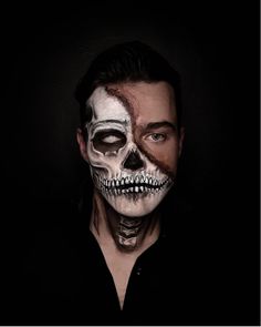 Halloween Makeup Men Scary, Simple Skeleton Makeup Half Face, Half Skeleton Makeup Men, Men’s Skeleton Makeup, Half Skull Makeup Men