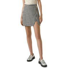 Manufacturer: Vero Moda Style Type: Mini Skirt Collection: Vero Moda Sleeve Length: Material: 100% Polyester Fabric Type: Tweed Specialty: Houndstooth Sku: BH5978192 Size: 2.  Color: Black.  Gender: female.  Age Group: adult. Trendy Tweed Bottoms For Spring, Casual Houndstooth Skirt For Summer, Casual Tweed Mini Skirt, Casual Houndstooth Mini Skirt For Work, Casual Tweed Mini Skirt For Workwear, Casual Houndstooth Mini Skirt For Spring, Casual Tweed Skirt, Skirt Collection, Womens Tweed