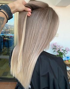 Balayage Hair Blonde Straight, 10 Major Winter Hair Colors, Dirty Blonde Hair With Highlights, Hair Dye Techniques, Younger Hair, Ash Blonde Ombre, Winter Hair Colors, Hair Color Streaks