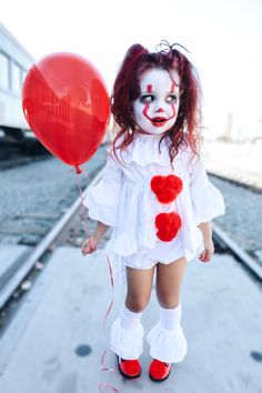 Baby Pennywise Costume, Kid Halloween Costumes Girl, Scary Baby Halloween Costumes, Toddler Girl Costumes For Halloween, Girl Clown Halloween Costumes, Clown Costume Girl, Halloween Costumes For Kids Diy, Pennywise Girl Costume, Toddler Halloween Costumes Girl