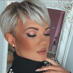 Pixie Hairstyles For Fine Hair, Short Pixie Hairstyles, New Short Hairstyles, Pixie Cut With Bangs, Blonde Short, Hairstyles Pictures, Hairstyles For Fine Hair