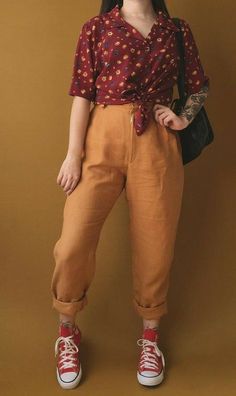 Midsize Creative Outfits, Nineties Aesthetic Fashion, Summer Nerd Outfits, Cozy Nonbinary Outfits, Petit Midsize Fashion, Arty Outfits Style Plus Size, Relaxed Brunch Outfit, Colorful Gender Neutral Outfits, Midsize Converse Outfit