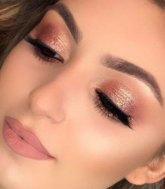 Rose Gold Makeup Looks, Party Makeup Tutorial, Rose Gold Eye Makeup, Gold Makeup Looks, Soft Eye Makeup, Gold Eye Makeup, Prom Eye Makeup