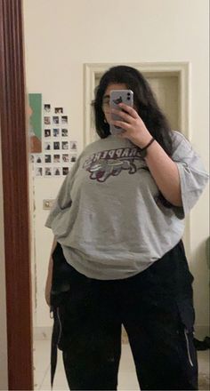 Band Tee Plus Size Outfits, School Outfits Highschool Plus Size, Plus Size Teen Fashion, Plus Size Mirror Selfie, Oversized Tshirt Outfit Plus Size, Plus Size Aesthetic Outfits, Chubby Girl Outfits, Curvy Casual Outfits, Plus Size Baddie Outfits