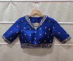 Blouse Designs Aari Work, Work Blouse Designs, Blouse Designs High Neck, Blouse Designs Catalogue, Maggam Work Blouse, New Saree Blouse Designs, Traditional Blouse Designs, Blouse Embroidery