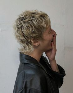 Shag Haircut Men Short, Blonde Pixie Mullet, Curly Chelsea Haircut, Frosted Tips Mullet, Mod Cut Women, Punk Mullet For Women, Ginger Mullet, Mod Mullet, Blond Pixie Cut