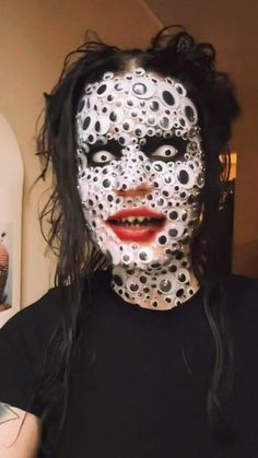 Halloween Party Makeup, Funny Halloween Decorations, Makeup Memes, Halloween Costume Mask, Makeup Humor, Halloween Rocks, Halloween Makeup Inspiration, Scary Halloween Costumes