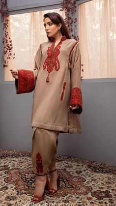 Nilofer Shahid, Kashmiri Suits, Latest Summer Fashion, Pakistani Fashion Casual, Salwar Kamiz, Simple Pakistani Dresses, Boutique Dress Designs, Party Wear Indian Dresses, Embroidery Designs Fashion