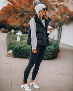 👟 Discover 20+ Athleisure Outfits every fashion influencer is loving! From Chic Athleisure Outfits that transition seamlessly from the gym to the streets, to Cute Gym Outfits that keep you stylish while you workout. Whether you're curating a sleek Athleisure Capsule Wardrobe, rocking Black Athleisure Outfits, or looking for the perfect Sporty Fall Outfits, we've got you covered. These Classy Athleisure Outfits are perfect for any season, especially those effortless Summer Athleisure Outfits t... Cold Weather Outfits For School, Winter Fashion Outfits Dressy, Outfits For School Casual, Becky Hillyard, Camping Outfits For Women, Sporty Chic Outfits