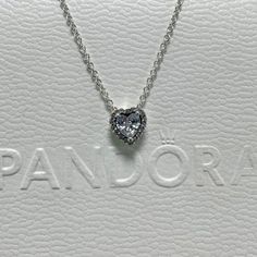 Pandora Necklace Simple, Pandora Elevated Heart Necklace, Heart Pandora Necklace, Pandora Heart Jewelry, Cute Pandora Necklaces, Pandora Necklace Aesthetic, Pandora Necklace Ideas, Pandora Heart Necklace, Elevated Heart Necklace