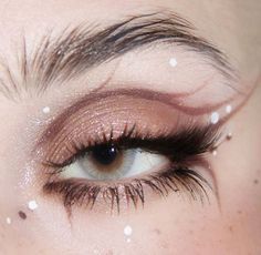 Fairy Makeup For Hooded Eyes, Fairy Makeup Brown Eyes, Brown Fairy Makeup, Fairy Make Up Aesthetic, Dark Fairy Make Up, Grunge Fairy Makeup, Makeup Ideas Fairy, Fairy Aesthetic Hair, Fairytale Makeup Looks