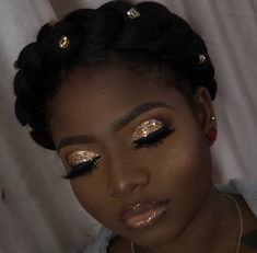 Prom Makeup Looks, Birthday Makeup, Gold Eyeshadow, Beauty Make-up, Gold Makeup, Makeup On Fleek, Dark Skin Makeup