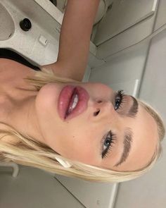 Stile Kylie Jenner, Foto Poses, 가을 패션, Pretty Makeup, Cute Makeup, Aesthetic Makeup, Blonde Girl, Pretty Face, Skin Makeup