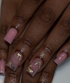 Cute Short Nails Neutral, Class Nail Design, Rose Gold Dip Nail Ideas, Short Acrylic Nails For Older Women, Short Simple Birthday Nails, Cute Short Nails Fall, Fall Short Nails 2024, Nail Ideas Medium Square, Gold Flake Nails Short