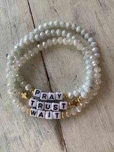 Inspirational Beaded Bracelets, Crystal Bracelet Ideas Aesthetic, Jesus Clay Bead Bracelet, Wwjd Bracelet Clay Beads, Christian Bracelets Diy, God Bracelets, Words To Put On Beaded Bracelets, Homemade Bracelets With Beads