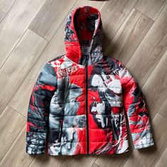 Shadowbanned.Us Red Hooded Puffer Jacket With Different Pronts Dm Me For More Information, Measurements, Photos About This Item!! (+ All Offers Are Negotiable Just Dm Me!!!)(Better Deals Dm On Insta !) Details: Size: L Condition: 10/10 No Stains Or Rips #Streetwear #Shadowbanned #Red #Puffer #Jacket Merch Inspiration, Grey Puffer Jacket, Red Puffer Jacket, Black Parka, Blue Puffer Jacket, Red Fur, Red Puffer, Brand Ideas, Puffer Parka