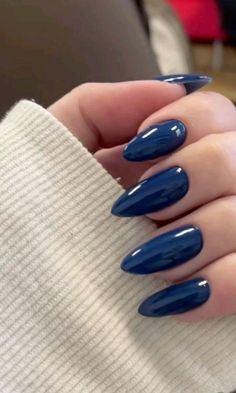 Dark Blue Almond Nails, Blue Nails Winter, Deep Blue Nails, Almond Nails Aesthetic, Trendy Winter Nails, Hoco Nails, Autumn Looks, Blue Acrylic Nails, Smink Inspiration