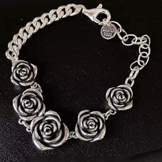 New Vintage Style Flower Bracelet Silver Plated Nice Packaging Fast Shipping Trendy Silver Flower Bracelets, Nice Packaging, Jewelry Nature, Flower Bracelet, Bracelet Silver, Silver Roses, Silver Jewellery, New Vintage, Silver Bracelets