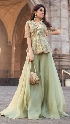 Apple green embroidered net peplum with flared organza sharara. Mehandi Outfit, Organza Sharara, Mehandi Outfits, Simple Lehenga, Long Frock Designs, Mehendi Outfits, Maxi Dress Designs, Style Guru