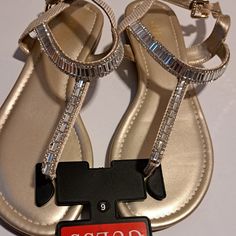 New They Sell On A Hangers Rubber Sole Usa 6 Eur 36 Sandals Gold, Guess Shoes, T Strap Sandals, T Strap, Hangers, Women's Shoes Sandals, Rubber Sole, Silver Gold, Shoes Sandals