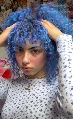 Pastel Blue Curly Hair, Dyed Curly Hair Aesthetic, Curly Split Dyed Hair, Light Blue Curly Hair, Pastel Curly Hair, Curly Coloured Hair, Split Dyed Curly Hair, Colored Hair Curly