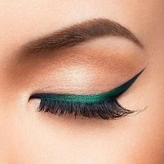 Eyeliner Trends, Corrector Makeup, Permanente Make-up, Green Eyeliner, Applying Eye Makeup, Green Makeup