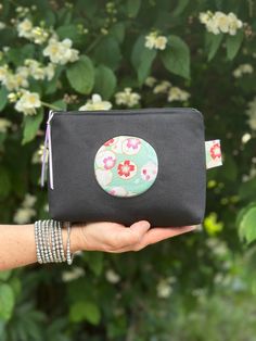 This pretty, large-capacity pencil case will allow you to store your makeup or precious objects. Very decorative, it can also beautify your interior or slip into your handbag. This pouch is made of black cotton tarpaulin, solid and thick. Pierced by a porthole, it gives pride of place to a splendid traditional Japanese fabric brought back in my suitcases during my previous trip to the land of the rising sun. Reinforced with wadding for a 3D effect, the Japanese fabric is further highlighted. Wit Black Travel Cosmetic Bag With Pen Holders, Black Rectangular Pencil Case With Zipper Pocket, Black Pencil Case With Removable Pouch, Black Rectangular Everyday Pencil Case, Black Rectangular Cosmetic Bag Gift, Rectangular Black Everyday Pencil Case, Modern Black Cosmetic Bag As Gift, Modern Black Cosmetic Bag Perfect For Gifts, Black Pencil Case