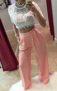 Just a pretty style | Latest fashion trends: Date night | White lace crop top and pastel pink high waisted trousers Pants And Tube Top Outfit, Crop Top Elegantes, Classy Crop Top, Tube Top Outfit, Fashion Valley, White Lace Crop Top, Fashion Australia, Mode Casual, Wide Pants