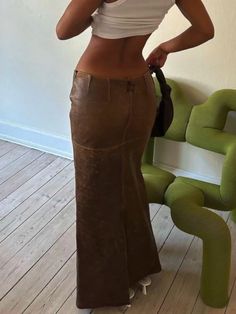 Leather Maxi Skirt, Maxi Skirt Fall, Long Leather Skirt, Leather Dress Women, Casual Chique, Fishtail Skirt, Womens Maxi Skirts, Retro Mode, Women Street