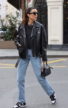 Biker Jacket Outfit, University Outfit, Outfit Zara, Mode Zara, Downtown Outfits, Outfit Chic, Zara Outfit, Leather Jacket Outfits, Looks Street Style