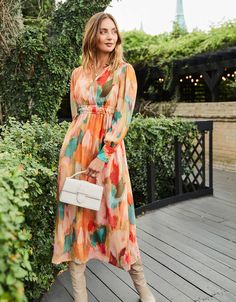 We are in love with the Edwina Botanical Dress by Spartina for fall. The colors are fun and playful but the shape and style of the dress is classic and feminine. Such a flattering look. Loungewear Capsule, Botanical Dress, Spartina 449, Spots Pattern, Garden Dress, Botanic Garden, Delicate Details