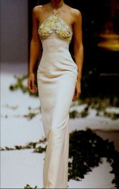 Runway Evening Dresses, 90s Haute Couture Dress, 90s Dresses Formal, Unique Gowns, 90s Runway Fashion, Fiesta Outfit, Helena Christensen, Prom Dress Inspiration