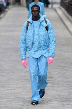 Louis Vuitton Virgil Abloh, Paris Fashion Week Runway, Utilitarian Style, Best Mens Fashion, Menswear Fashion, Streetwear Men Outfits, Louis Vuitton Men, Menswear Collection