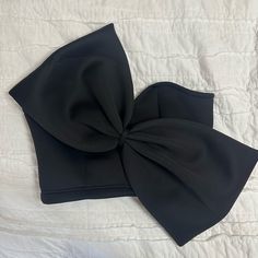 Women’s Nwt Black, Strapless Bow Top. So Adorable Black Tube Top For Spring Party, Black Bandeau Top For Party, Black Strapless Party Top, Black Bandeau Crop Top For Evening, Black Bandeau Crop Top For Night Out, Black Bandeau Tube Top For Night Out, Chic Black Strapless Tube Top, Chic Black Tube Top For Party, Black Bandeau Top For Evening