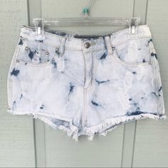 Boutique Item. New. J&C Distressed Acid Wash Denim Jean Cutoff Shorts Women’s Sz 27 Style Je8003 Cotton Blue/White Acid Wash Perfect For Festival Season And Coachella! 4.3.20.532 O5 Waist Laid Flat: 15 Rise: 10 Inseam: 2 Great Christmas Gift! White Ripped Jeans For Summer, Fitted Distressed Bottoms For Day Out, White Distressed Jeans For Summer, White Distressed Summer Jeans, Distressed White Jeans For Summer, Fitted Blue Bleached Bottoms, Fitted Bleached Blue Bottoms, Fitted Bleached Jeans For Summer, Fitted Bleached Bottoms For Spring