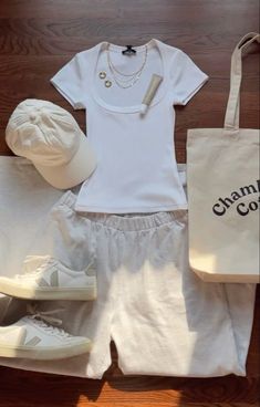 Clean Vanilla Girl, Downtown Outfits, Vanilla Girl, Girls Summer Outfits, روتين العناية بالبشرة, Simple Trendy Outfits, Cute Everyday Outfits, Short Sleeve T Shirt