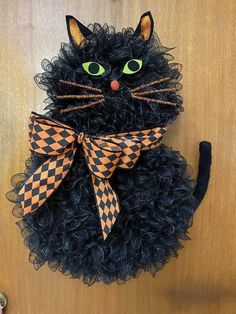 Halloween Black Cat Wreaths, Halloween Cat Wreath, Cat Christmas Wreath Diy, Cat Wreaths For Front Door, Cat Wreaths, Black Cat Wreath, Dollar Tree Crafts Diy, Cat Wreath, Christmas Art For Kids