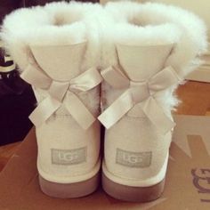 Are Very Plush On The Inside, Keeps Your Feet Warm And Comfy Uggs For Cheap, Ugg Boots Outlets, Mode Tips, Blazer Outfit, Ciabatta, Nike Sneakers, Gyaru, Mode Style