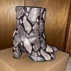 Bnib Steve Madden Fulton Patent Ankle Boot - Snake Women’s Size 7.5 Item Comes With Box And From A Smoke And Pet Free Home Medium Width Round Toe Heels For Fall, Medium Width Heels With Round Toe For Fall, Fall Snake Print Ankle Boots, Fall Booties With Padded Heel And Medium Width, Brown Snake Print Ankle Boots, Snake Print Heeled Boots With Round Toe For Fall, Fall Round Toe Heeled Boots With Snake Print, Fall Snake Print Round Toe Heeled Boots, Fall Snake Print Heeled Boots With Round Toe