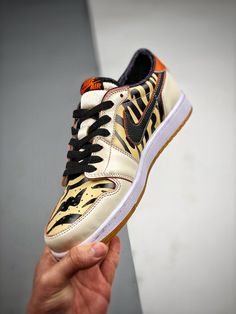 Air Jordan 1 Low OG ” Year of the Tiger” White/Black-Yellow DH6932-100 Walk the talk and make a statement with our top-quality Sneakers. Shop now and step up your shoe game! Please carefully choosing the size number according the size chart as we CAN NOT offer return or refund if you choose a wrong size.The product need 3-5 business days to check the quality before shipping.Our High Quality Shoes models are various, please contact to our support to ask for the model you need.Because each device displays a different color. Therefore, the actual color of the item may not be [...] Jordan 1 Milan, Air Jordan 1 Dior, Jordan 1 Dior, Air Jordan 1 Fearless, Jordan 1 Fearless, Tiger White, Jordan 1 Blue, Gold Packaging, Yellow Nikes