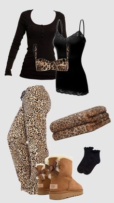 #pyjamas #pyjamasinspo #leopardprint #blanket #uggs #pjs #outfitinspo Comfy Mcbling Outfits, Y2k Pjs Outfits, Vs Pyjama, Outfit Ideas Pjs, Sleep Outfit Ideas, Y2k Pyjamas, Aesthetic Pj Outfits, Baggy Pjs, 2000s Pjs