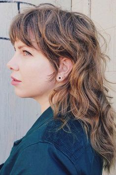 Wolf Cut Is a Recent Style That Only Daring Ladies Choose to Sport ★ Long Layered Mullet, Choppy Shag With Bangs, Wolf Shag, Wolf Cut With Curtain Bangs, Blonde Underneath, Shaggy Layers, Long Shag Haircut, Short Shag Haircuts, Awesome Hair