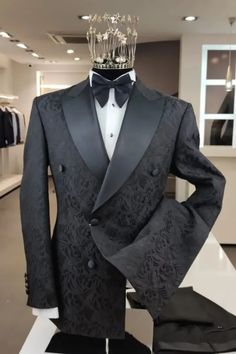 Black Prom Tuxedo Ideas, Prom Suits For Men Black, Velvet Prom Suit, Prom Tuxedo Ideas, Prom Campaign, Prince Suit, Tuxedo Prom, Designer Tuxedo, Suits Ideas