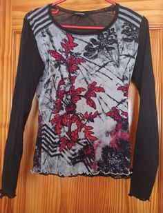 Y2K vintage long sleeve balck mesh top with red abstract prints / Gaultier style / layered mesh blouse top / mesh tee TAIFUN size S very good condition Mesh Top Long Sleeve, Black Shearling Coat, Mesh Shirts, 90s Emo, Thrift Board, Blouse Y2k, Emo 2000s, Marvel Clothes, Mesh Blouse