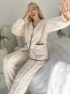 Sleep Clothes For Women, Cute Pyjamas Winter, Winter Lounge Outfit, Night Wear For Women Sleep, Fluffy Pjs, Winter Lounge Wear, Female Pajamas, Elegant Loungewear