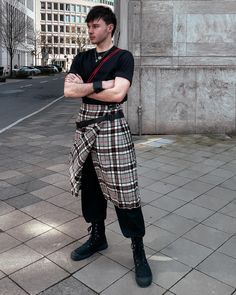 ~ Kilt ~ #kilt #duesseldorf #mensstyle #germangay #idk Mens Kilts Outfit, April 13, Fashion Art, Men's Fashion, Fashion Photography, Fashion Inspo