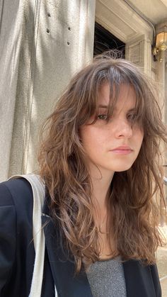 Light Bangs Wispy Wavy Hair, Shag Hair No Bangs, Shaggy Haircuts For Women, Bang Inspo, Wavy Layered Hair, Bangs Wavy Hair, Medium Haircuts, Thick Wavy Hair, Shaggy Haircuts