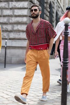 Casual French Outfits, Paris Street Style Men, Men In Paris, Mens Street Style Winter, Mens Street Style Summer, Paris Fashion Week Men, Most Stylish Men, French Recipes, Fashion Book